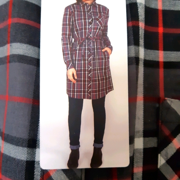 Beautiful never been worn shirt dress - Picture 1 of 4